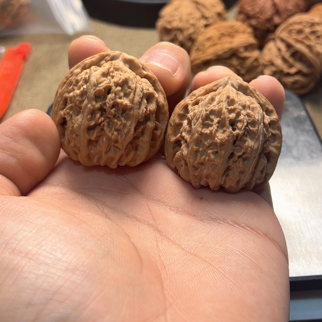 文玩核桃吊坠40三角白