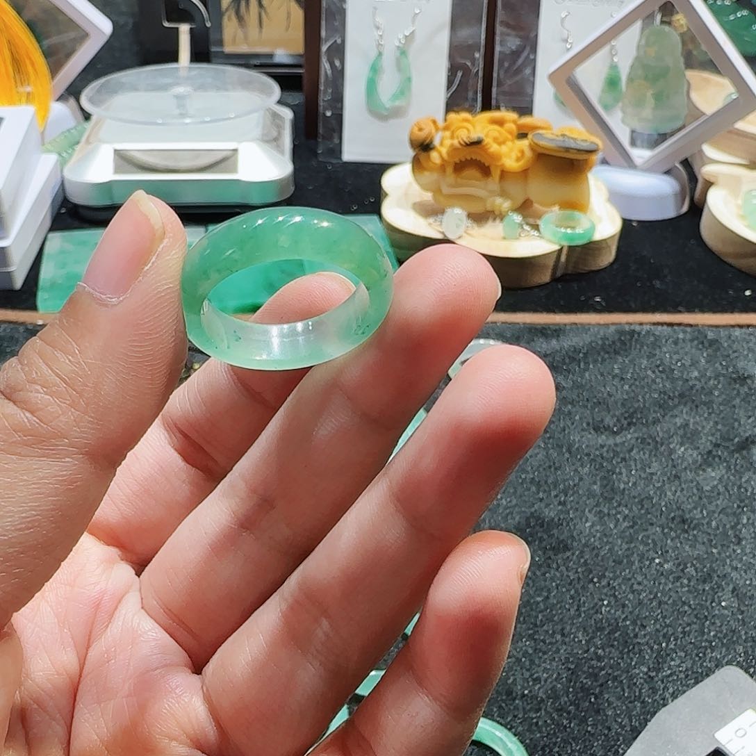 石英质玉戒圈未镶嵌