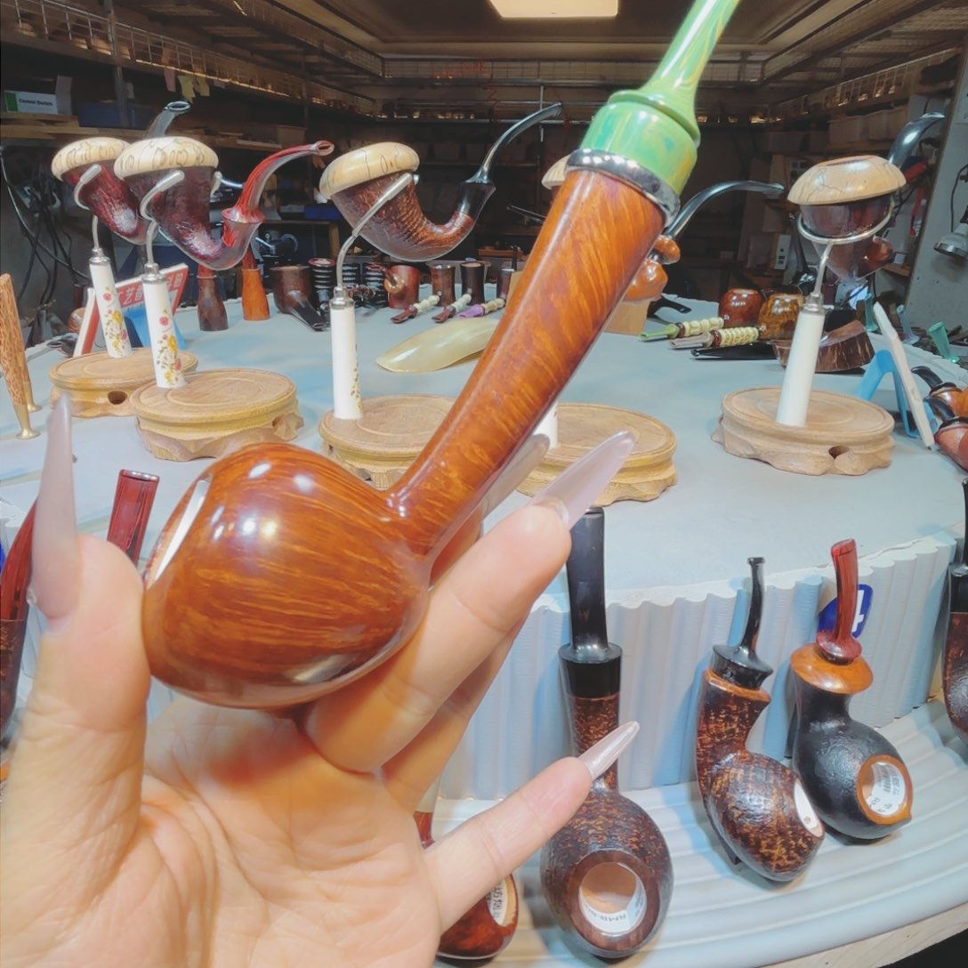 唐****柔焦耀烟斗一长杆橡果