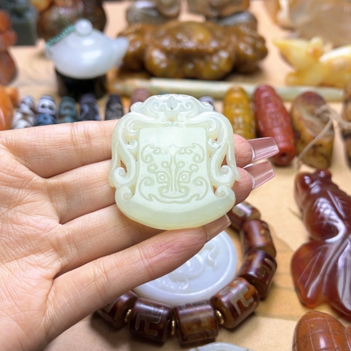 【闪购商品】蛇纹石玉颈饰未镶嵌