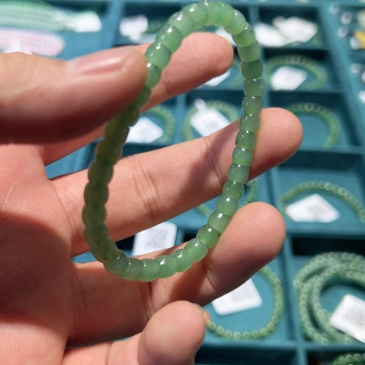 未镶嵌蛇纹石玉手链