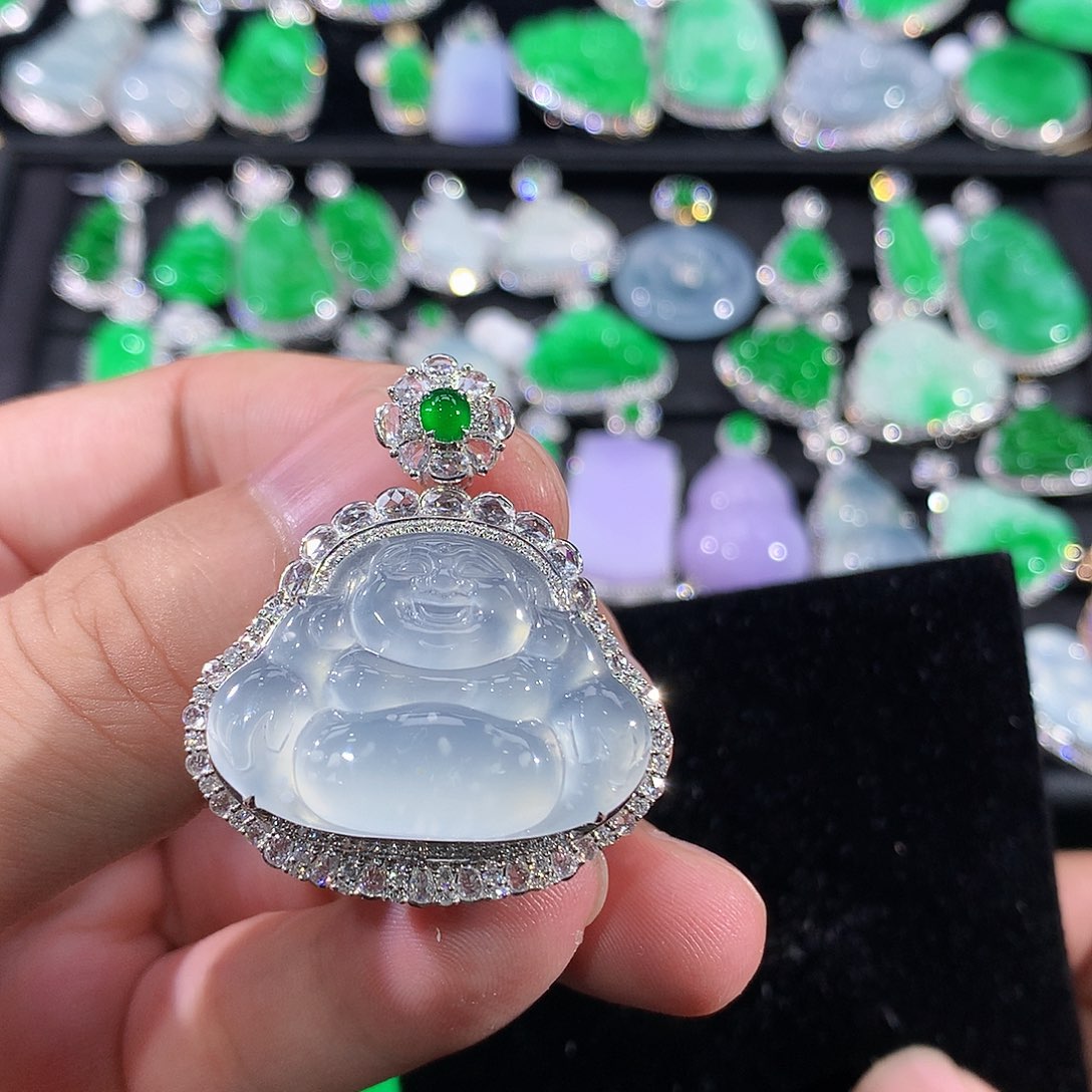 翡翠18K金镶嵌颈饰