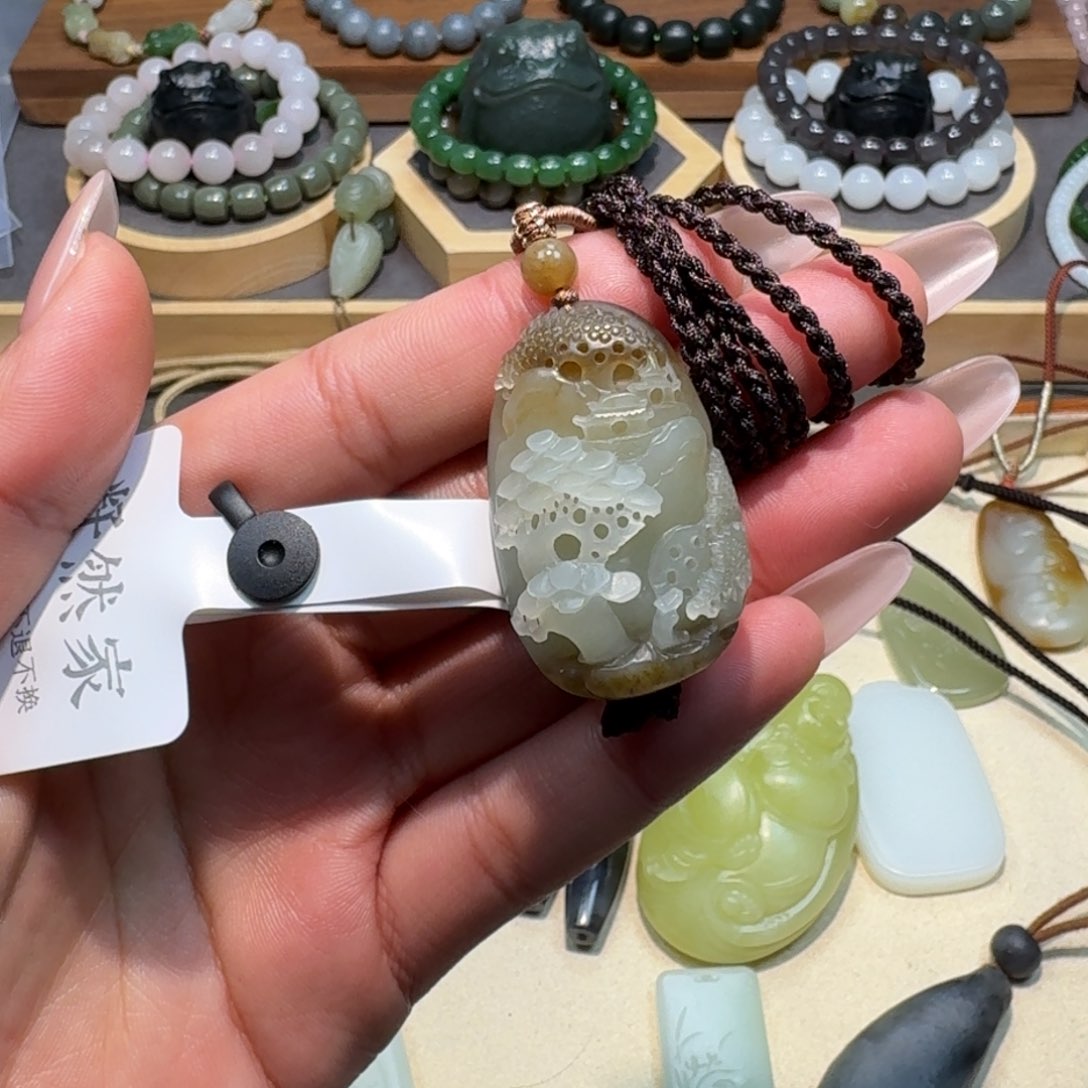 和田玉颈饰未镶嵌