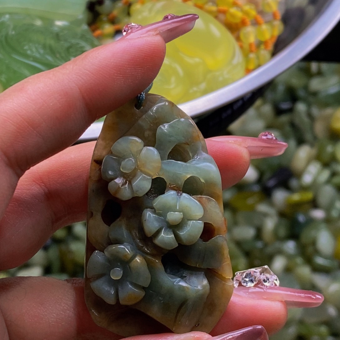 蛇纹石玉颈饰未镶嵌