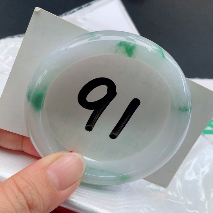 翡翠未镶嵌手镯正