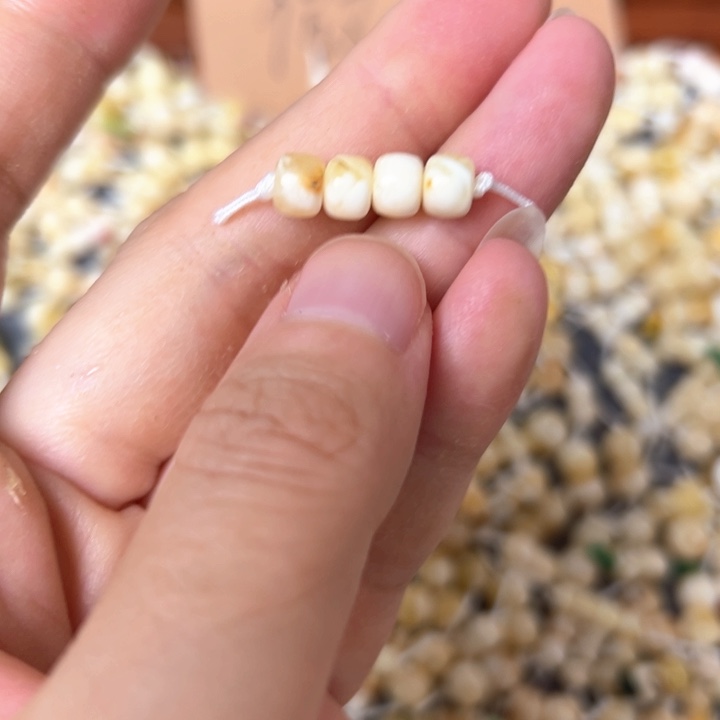 玖***店蜜蜡未镶嵌裸石6mm一组