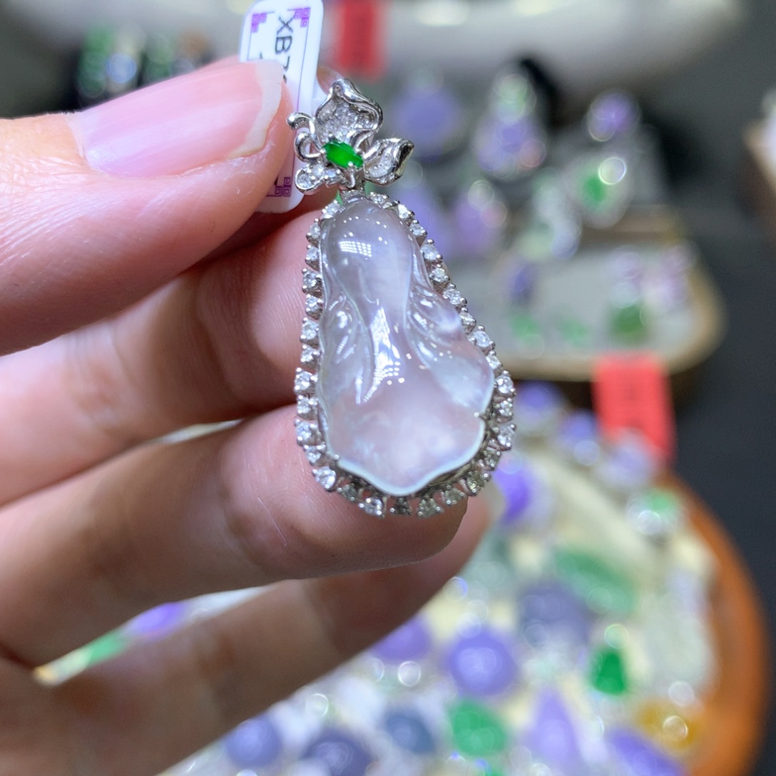 【闪购商品】翡翠颈饰18K金镶嵌翡翠吊坠项链