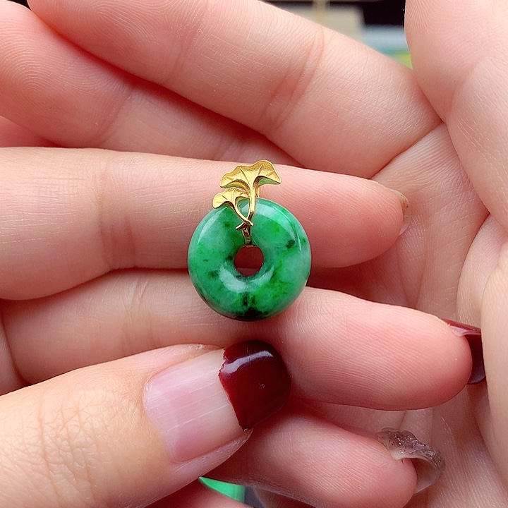 翡翠颈饰18K金镶嵌翡翠