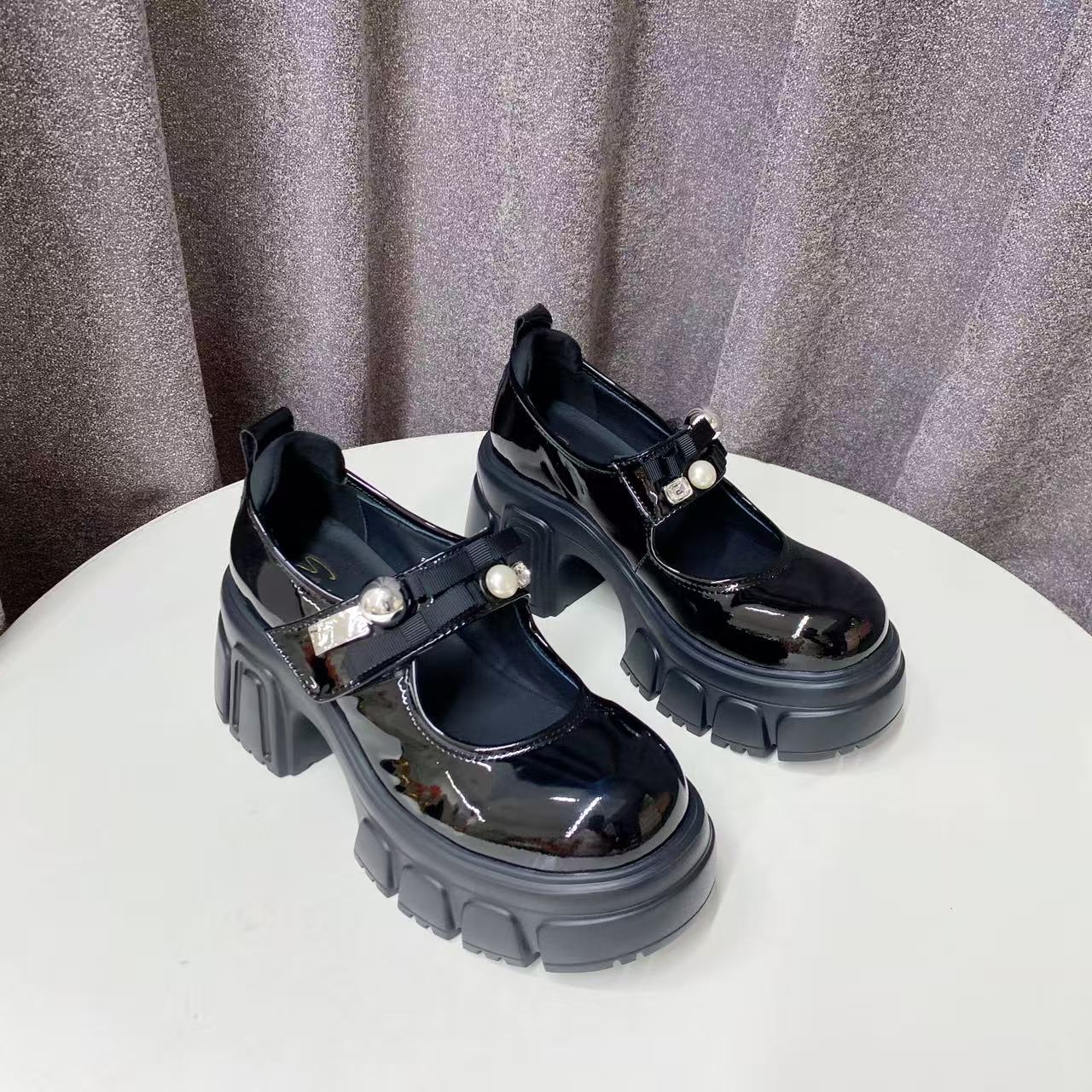 C8302  黑色  时尚舒适厚底圆头浅口玛丽珍女单鞋