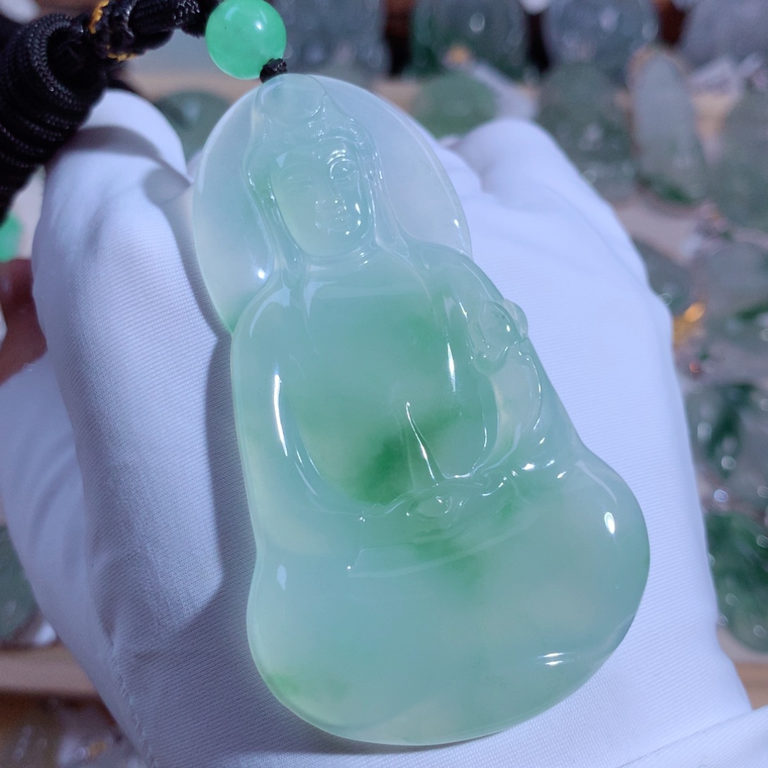 翡翠颈饰未镶嵌素衣观音