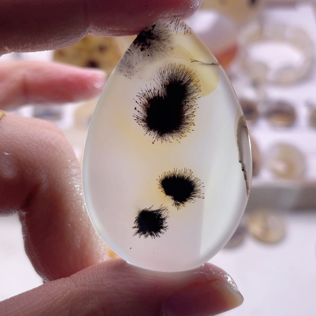 玛瑙/玉髓未镶嵌珠宝奇石