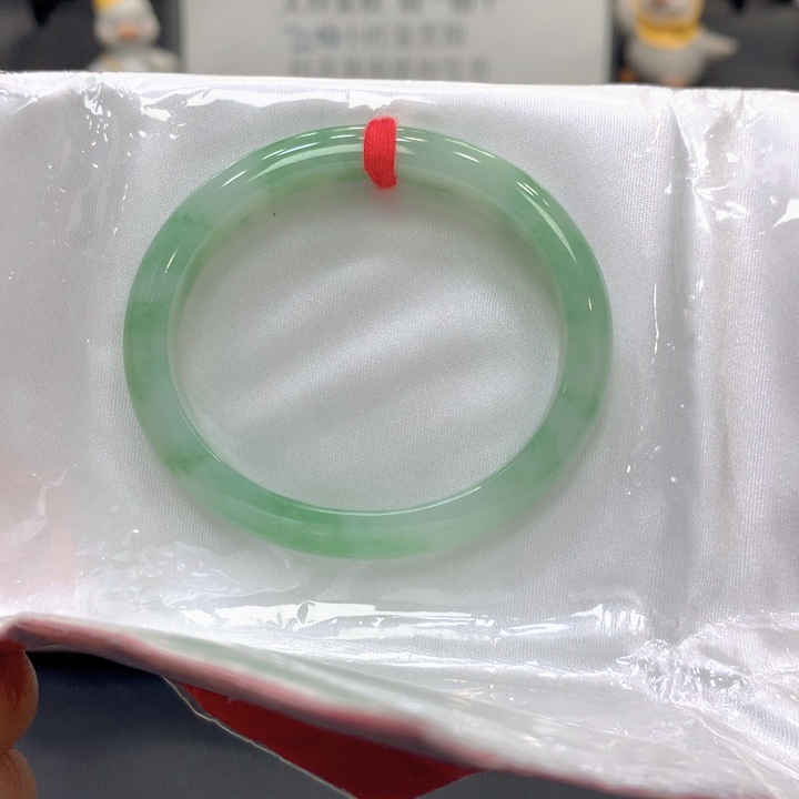 翡翠未镶嵌手镯翡翠6