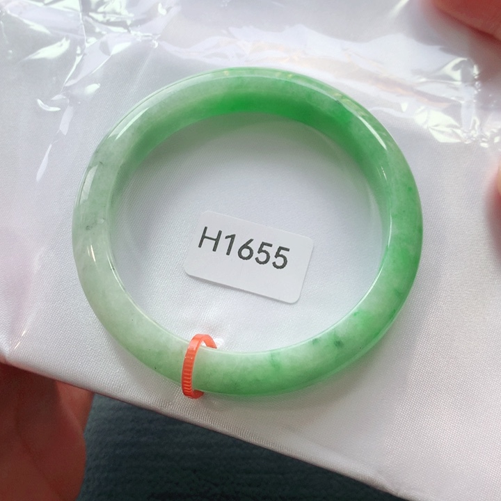 翡翠手镯未镶嵌天然翡翠手镯01