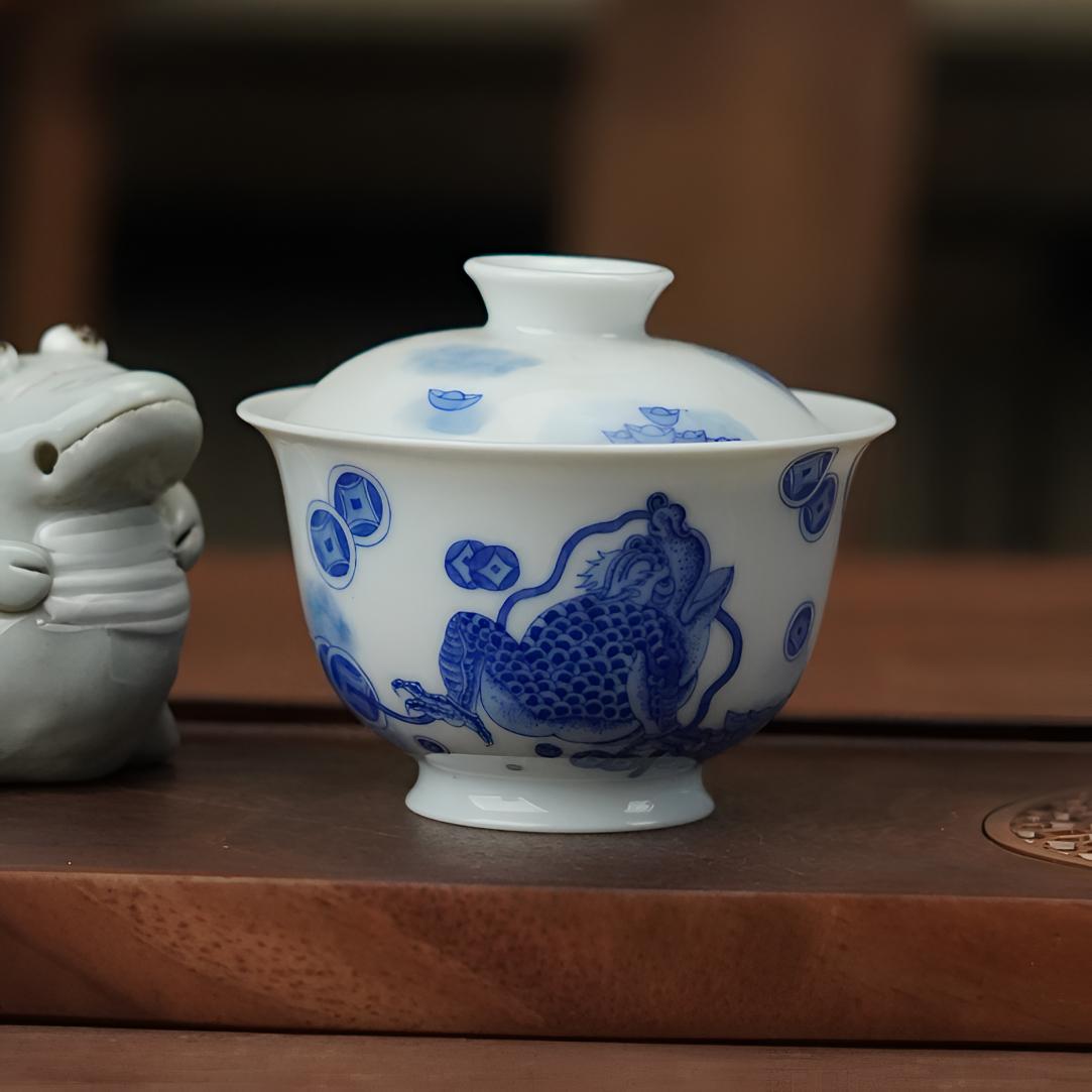 青花手绘福气金蟾盖碗120cc