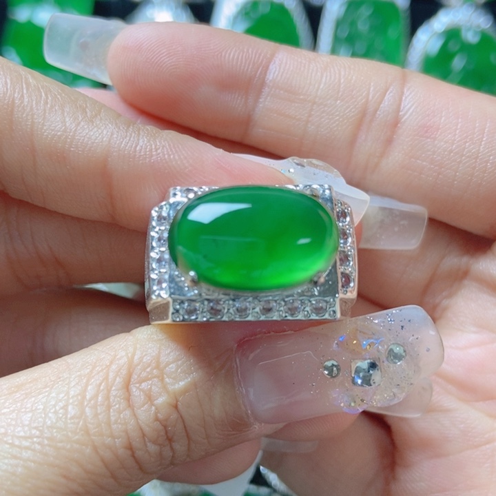 翡翠颈饰未镶嵌18151206。 