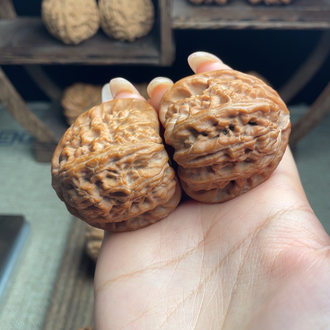 文玩核桃吊坠三角白42 全品白茬精配毕业红皮克重打手