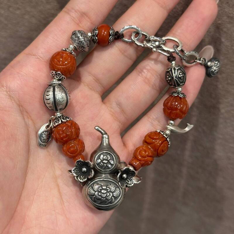 S11961 <晶贵坊>红翡翠葫芦莲花海豚五瓣花葫芦喜乐中国结手链