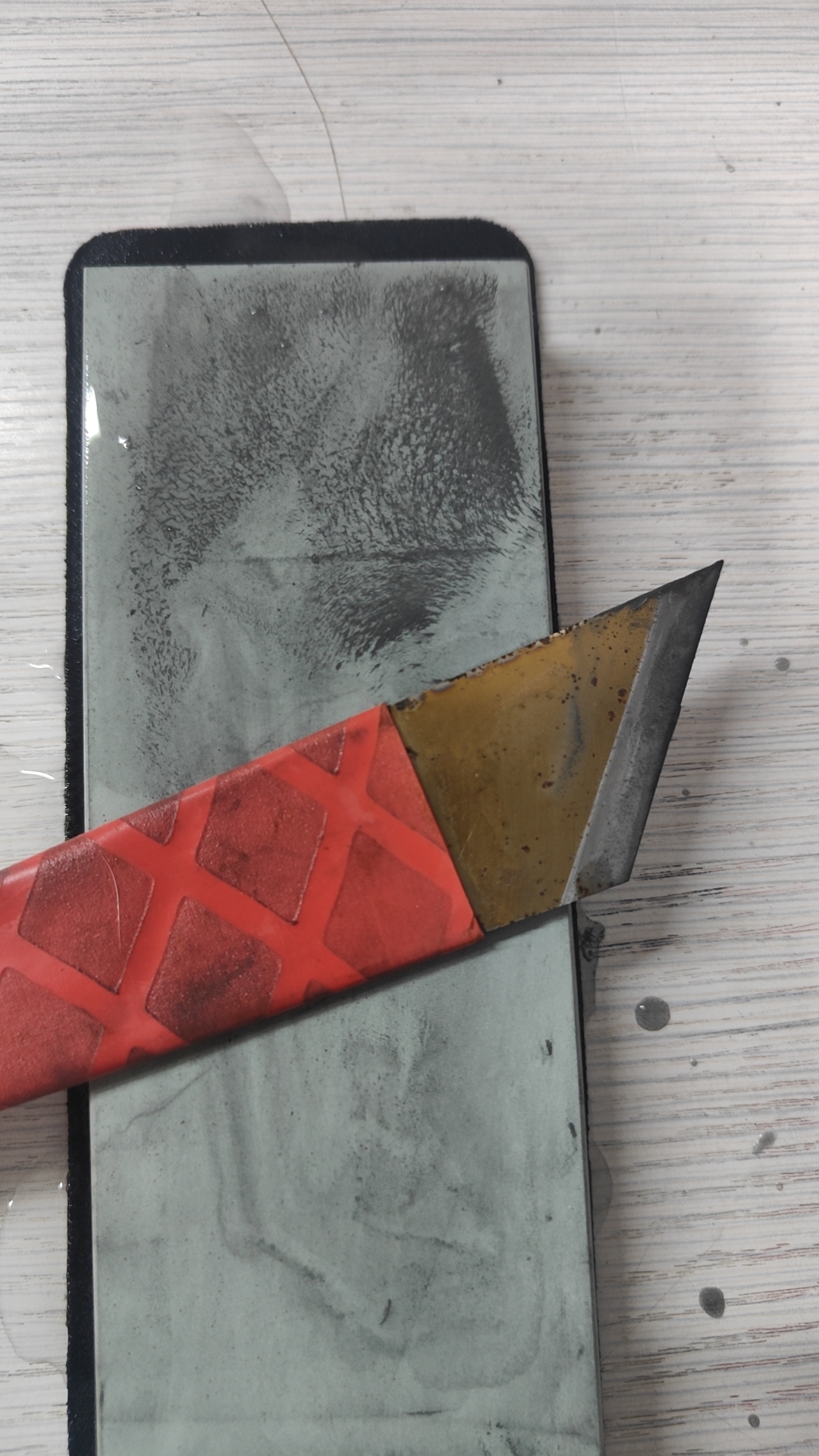 能磨65～70硬度的碳化硅1000目泡水使用宝塔磨刀石家用