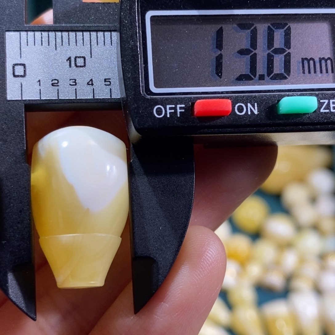 蜜蜡裸石未镶嵌微瑕