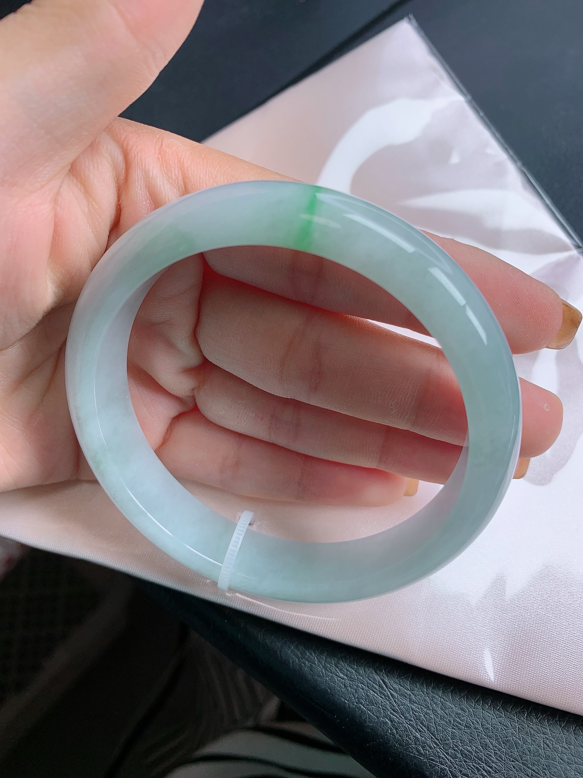 缅甸天然a货翡翠62圈口飘绿手镯