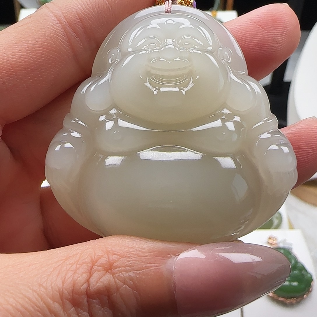 和田玉足金镶嵌颈饰向****?