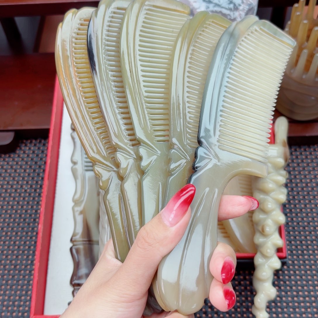 纯手工制作纯牛角梳子