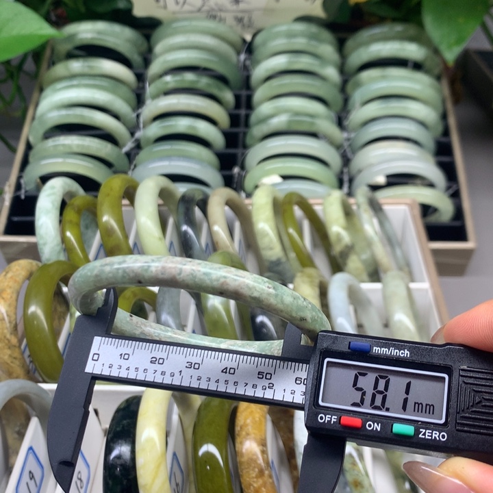 蛇纹石玉未镶嵌手镯18