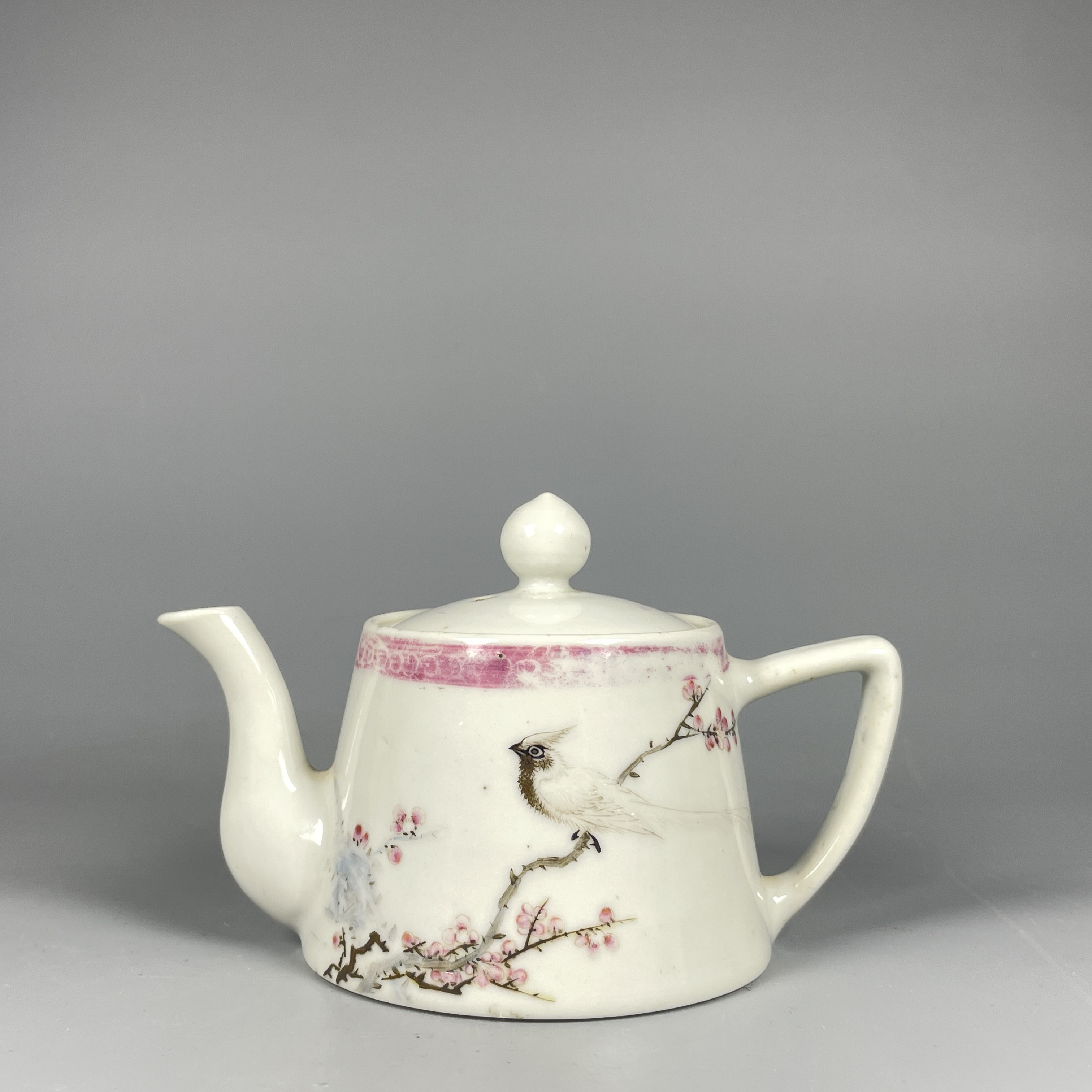 022051300民国 粉彩壶 db 云南省文物总店