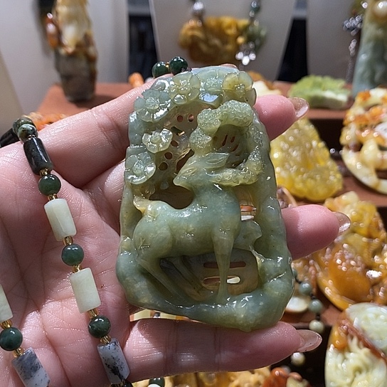 蛇纹石玉未镶嵌颈饰