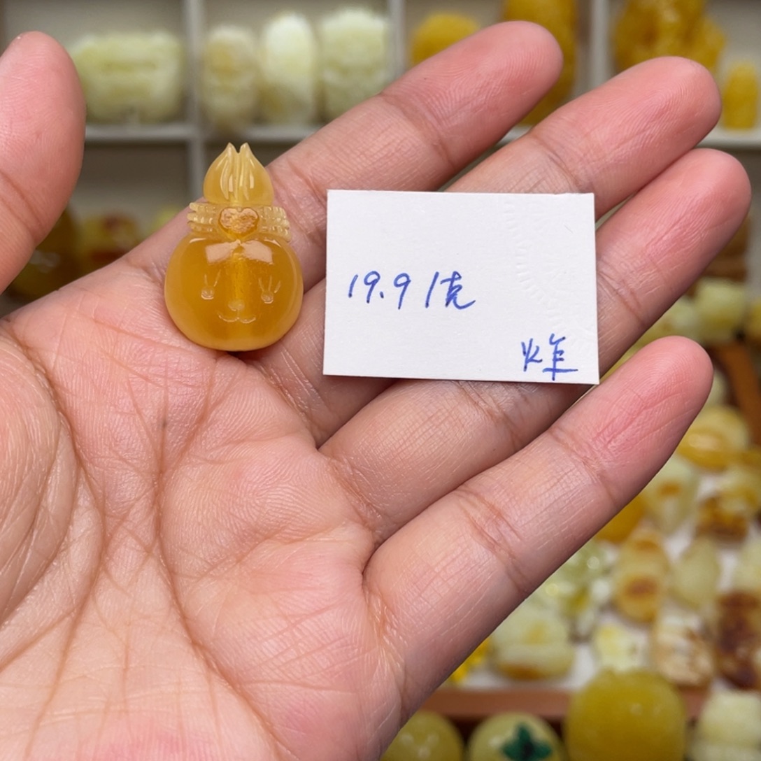 琥珀未镶嵌颈饰蜜蜡兔头