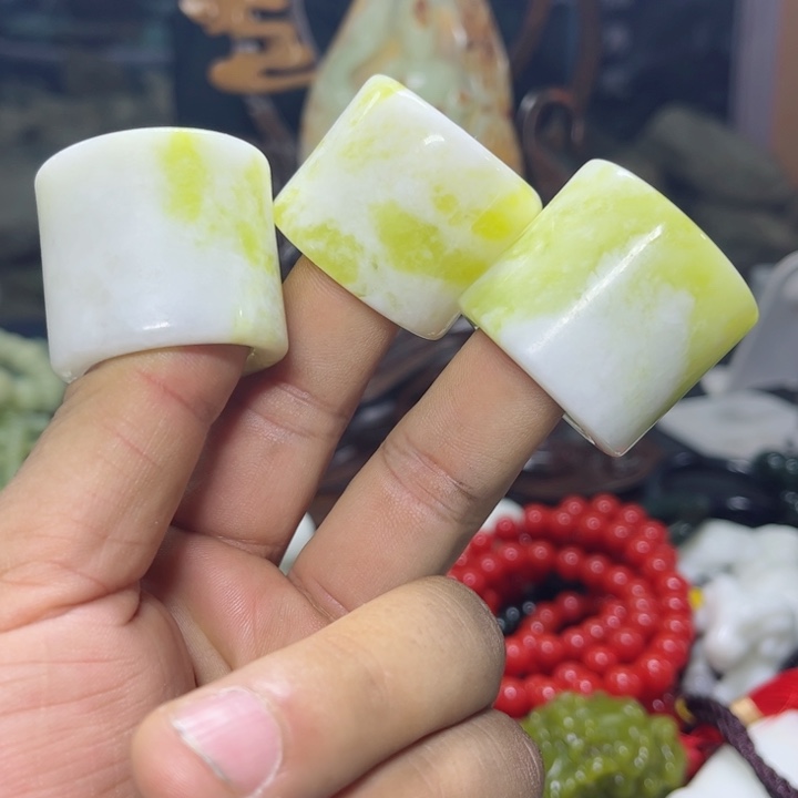 蛇纹石玉板指未镶嵌