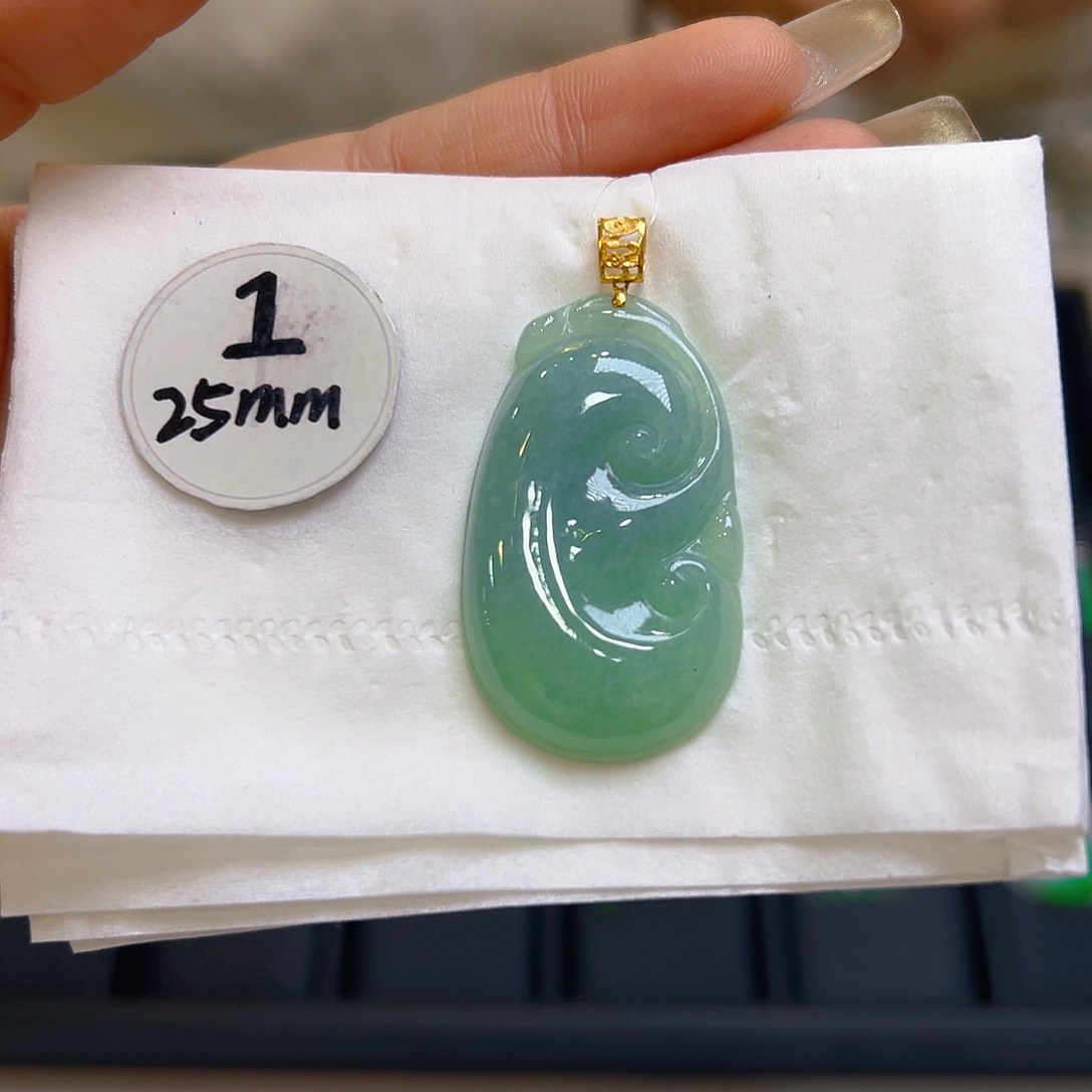 翡翠颈饰18K金镶嵌翡翠