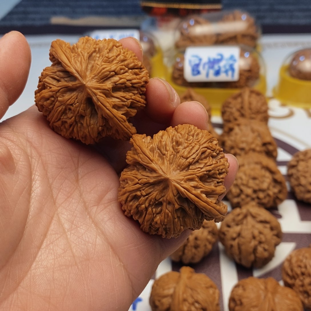 文玩核桃吊坠红宝石45尺全品