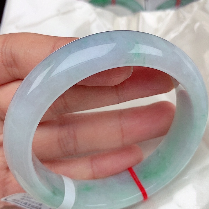 翡翠手镯未镶嵌61.8圈口