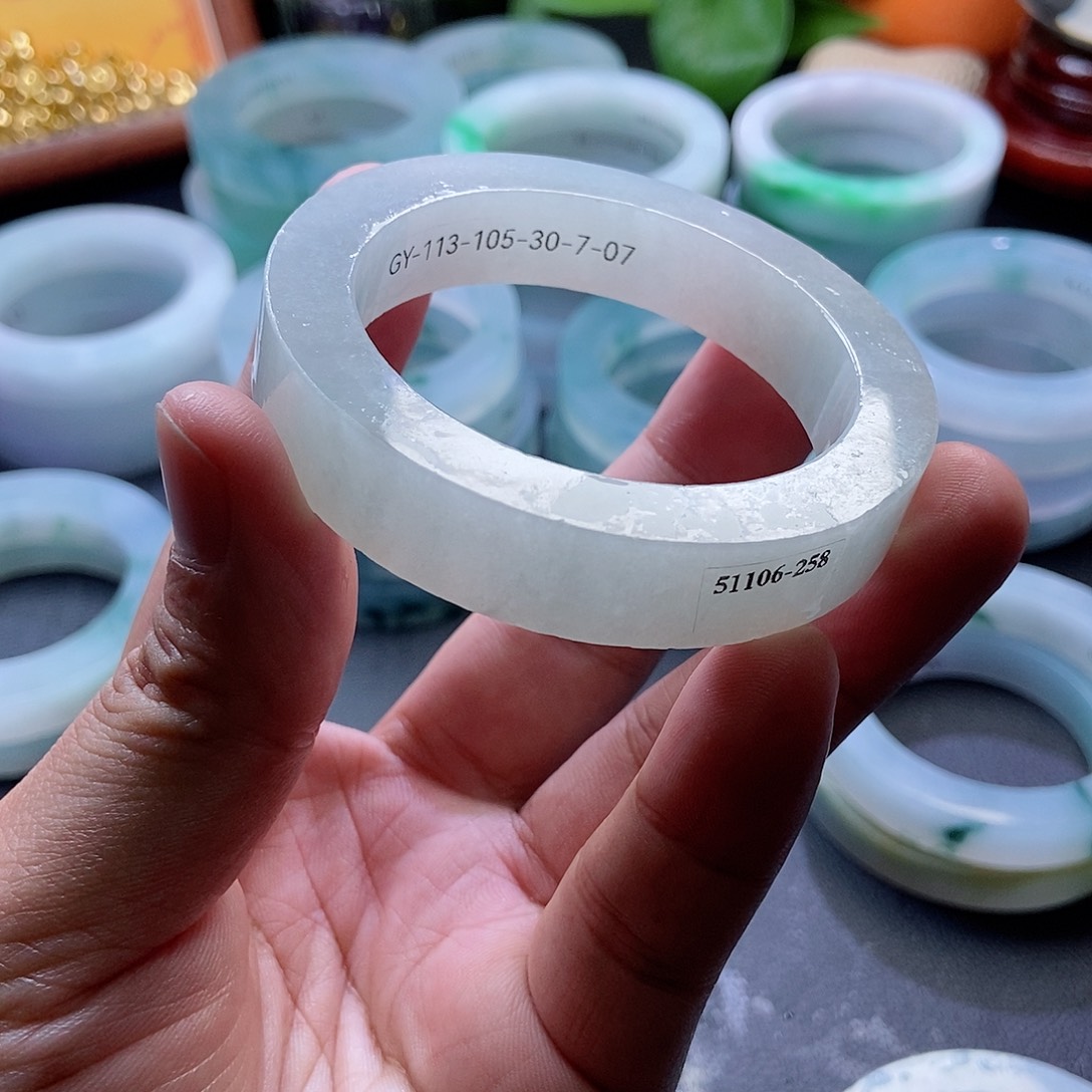 .***.定制翡翠未镶嵌手镯