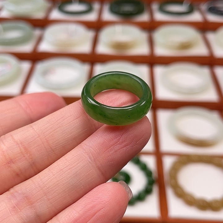 了***了和田玉（碧玉）未镶嵌戒圈