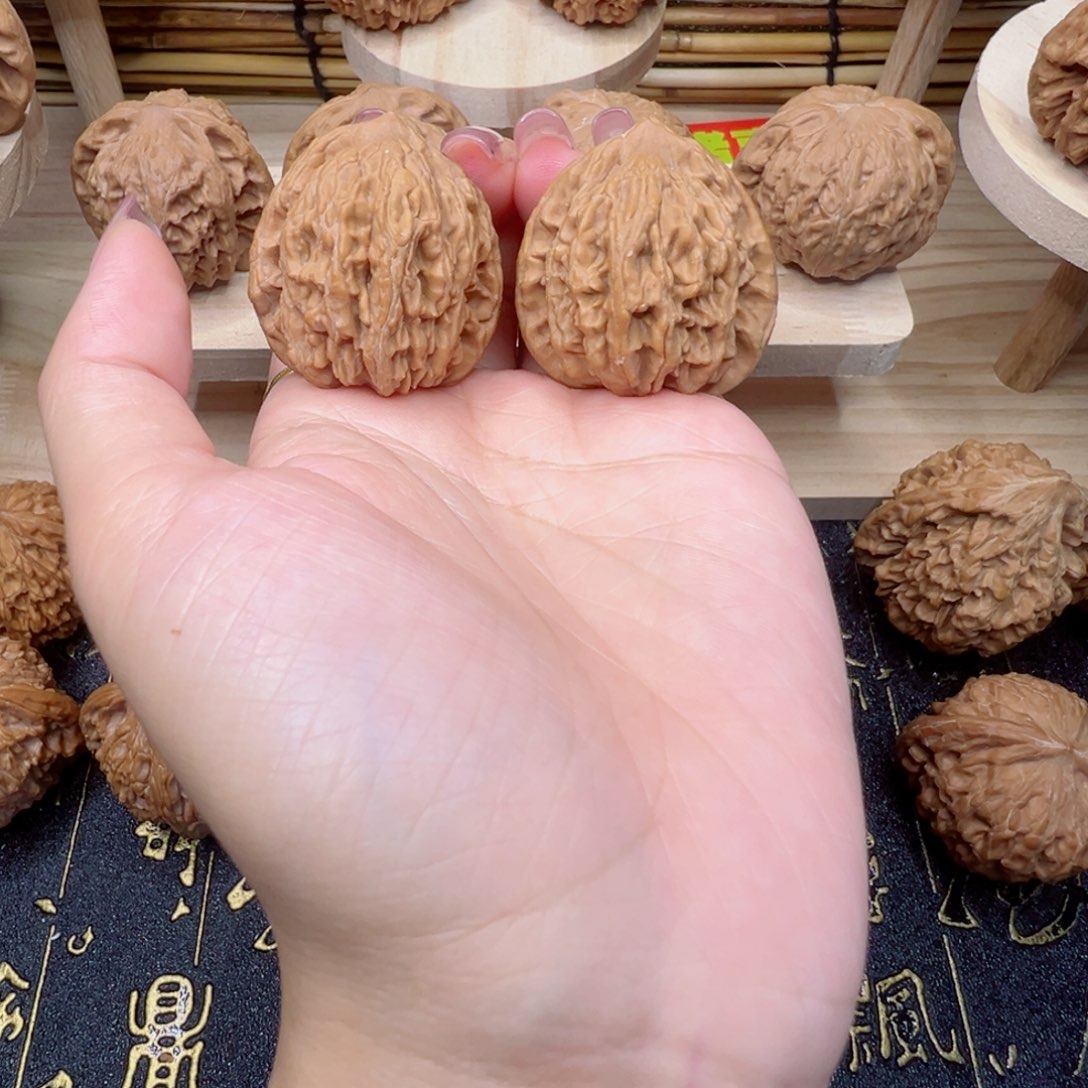 桃核吊坠虎头35手把件