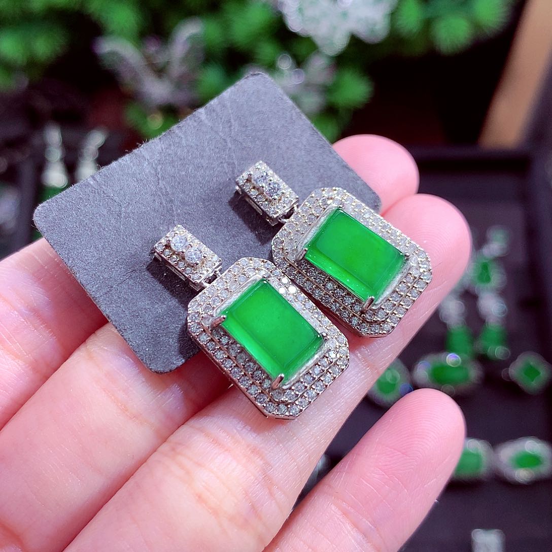 颈饰未镶嵌翡翠天然