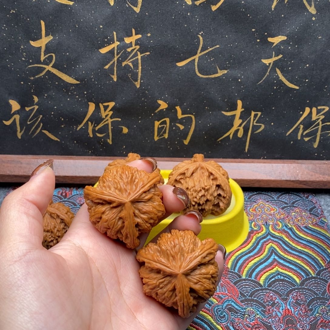 吊坠文玩核桃有**去白狮子