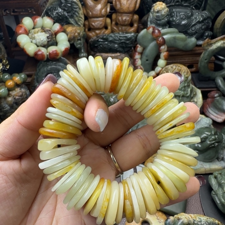 透闪石质玉未镶嵌珠宝奇石