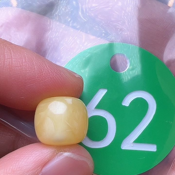 蜜蜡裸石未镶嵌11.9m m