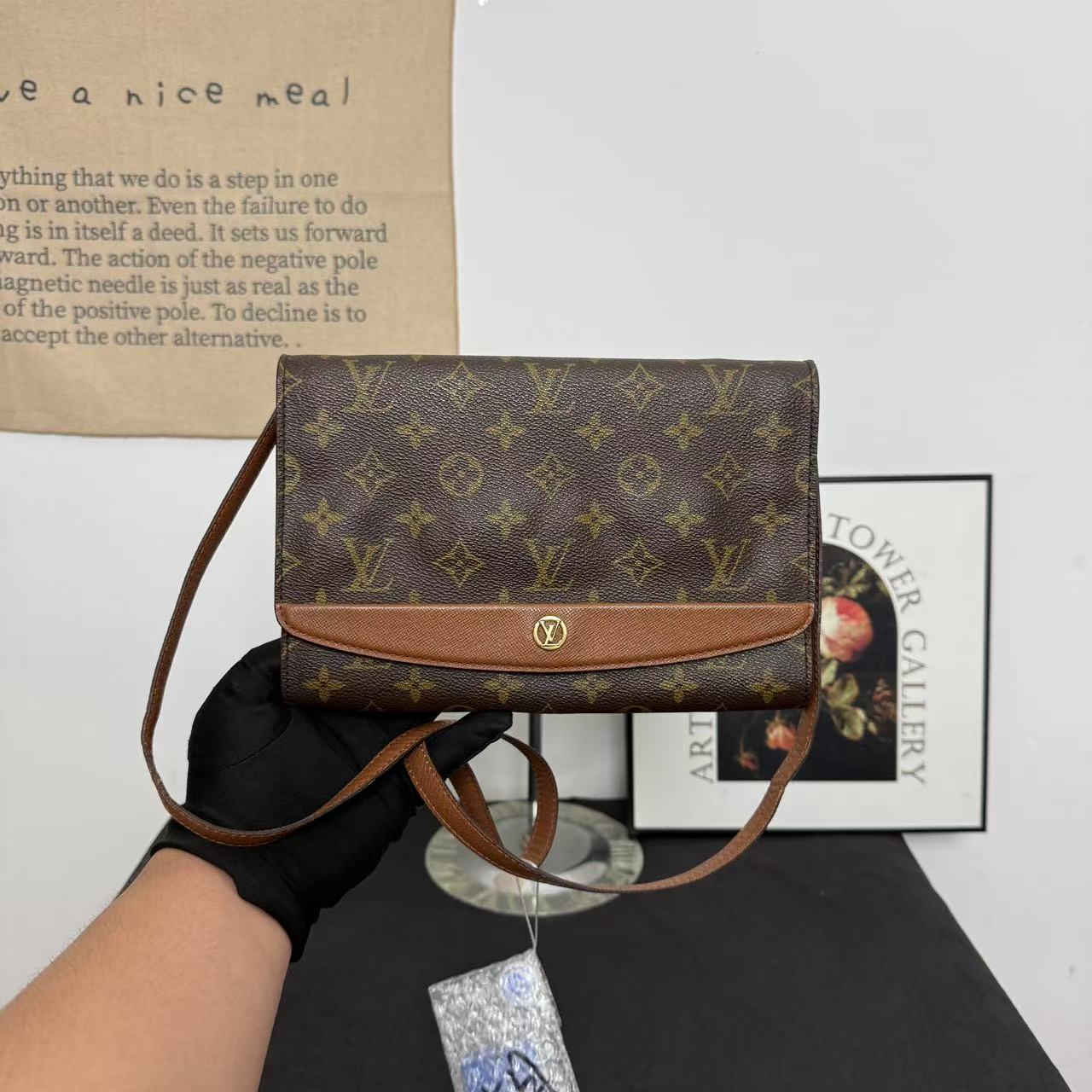 95新 LouisVuitton/路易威登 lv红皮信封包/单肩包/斜挎包