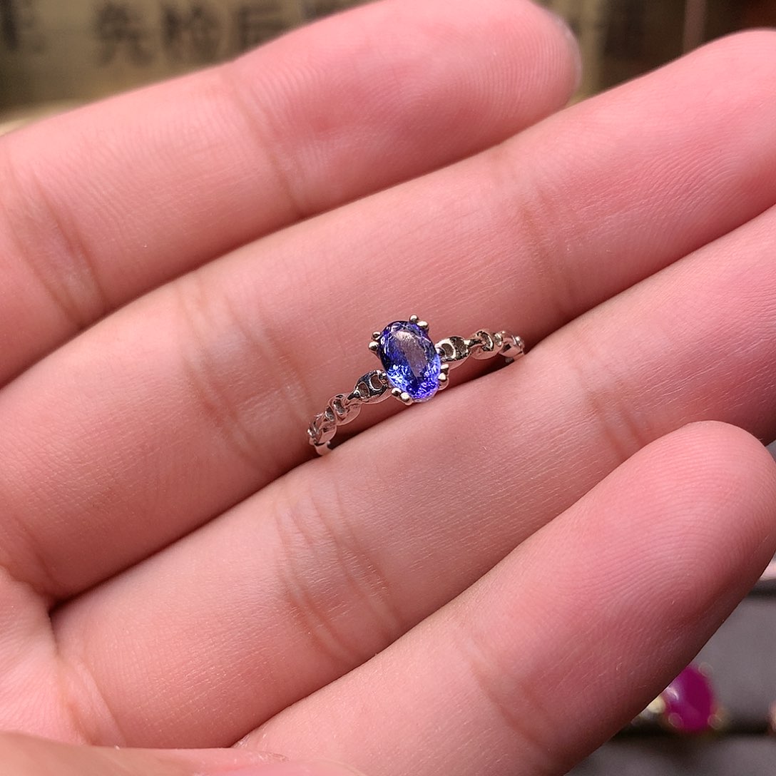 蓝宝石戒指18K金镶嵌