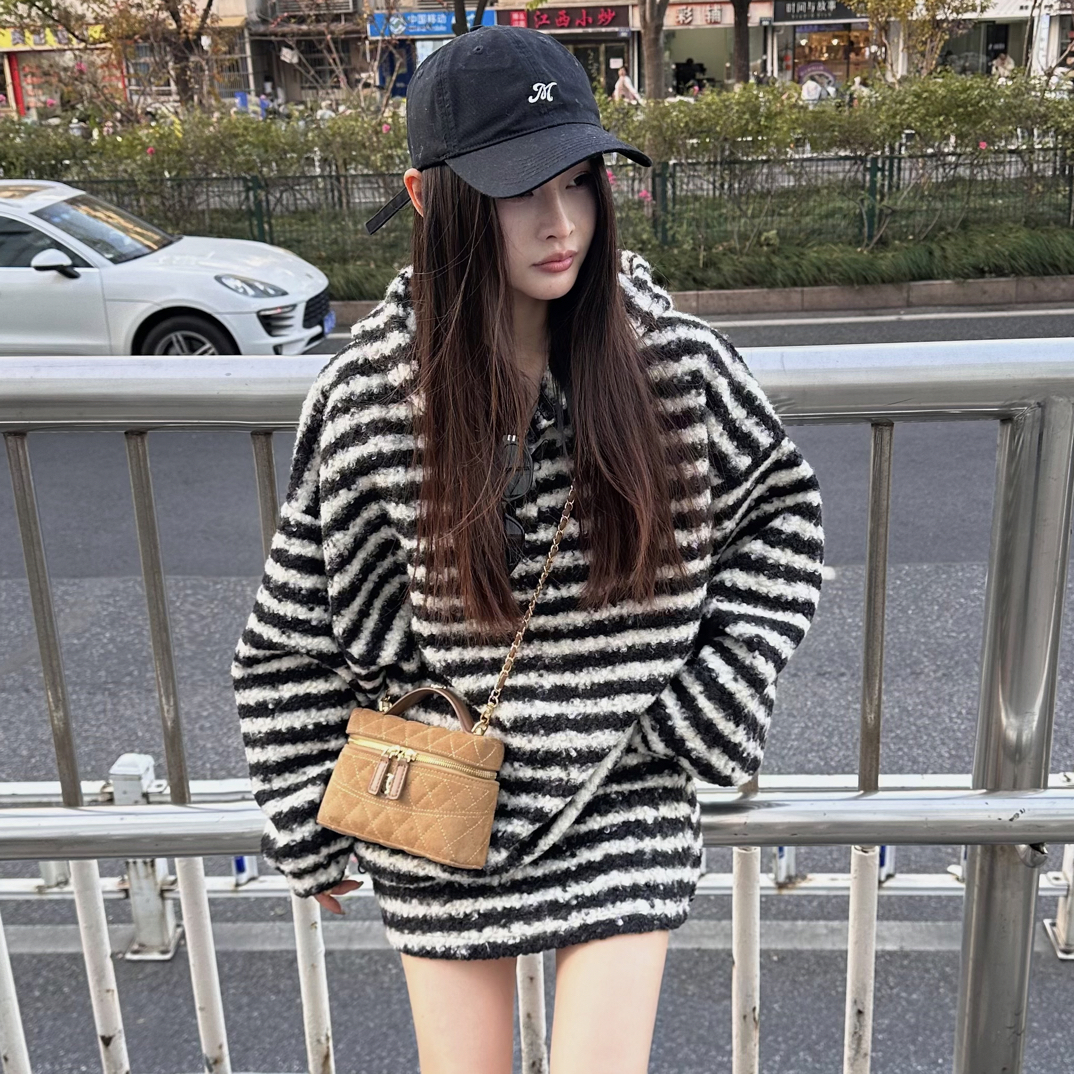 冬季新款韩系复古高级感连帽条纹卫衣高腰半身裙休闲套装