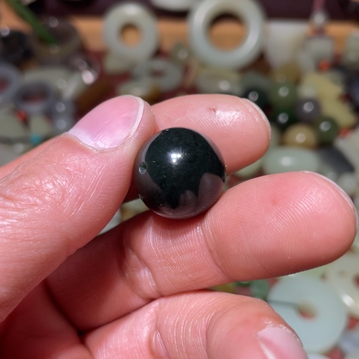 和田玉吊坠(不含链)未镶嵌文****?