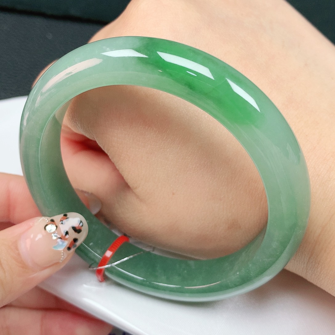 翡翠手镯未镶嵌59圈