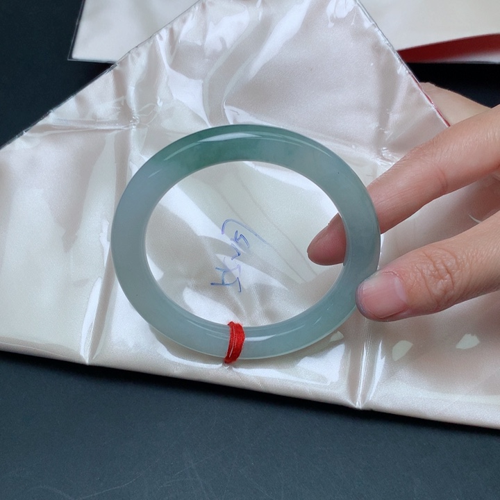 未镶嵌手镯翡翠之*翡翠