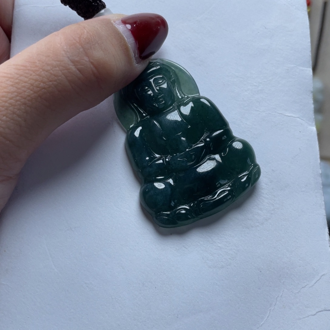 翡翠颈饰未镶嵌佳**，