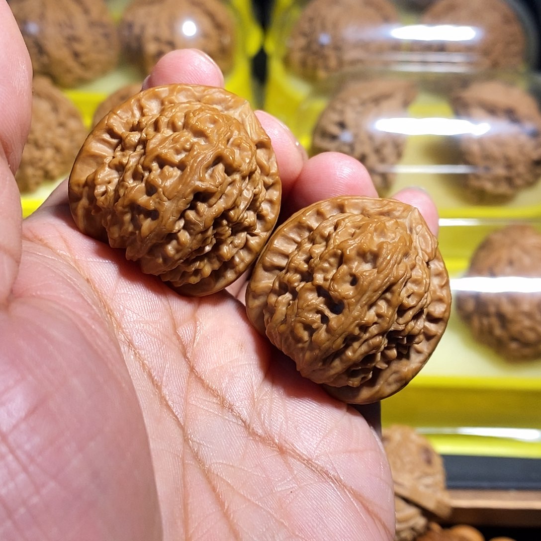 文玩核桃把件宁**。34三角白