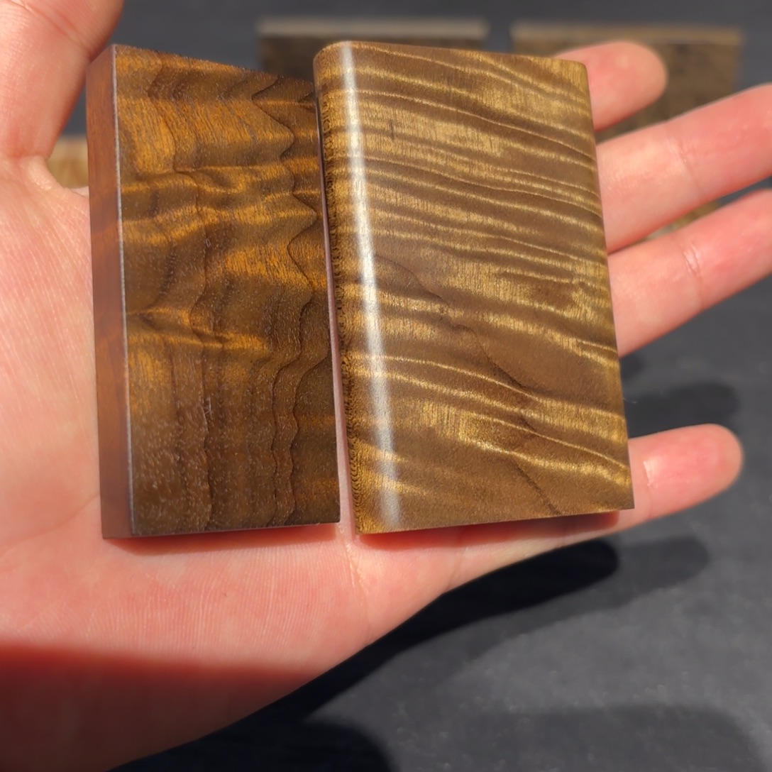 御***阁金丝楠木无事牌材料